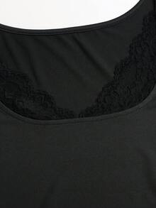 Sweetra 女款春夏秋黑色針織優雅性感低胸V領露背蕾絲拼接修身短袖T恤，適合夜生活與日常穿著 - 黑色 - 查看 5