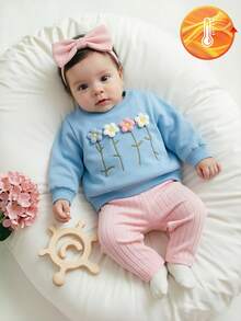SHEIN Playful Pals 女嬰清新3D花卉刺繡運動衫套裝，春秋款親膚柔軟藍色3D花卉運動衫＋粉色羅紋長褲套裝，可愛百搭風格 - 藍色 - 查看 4