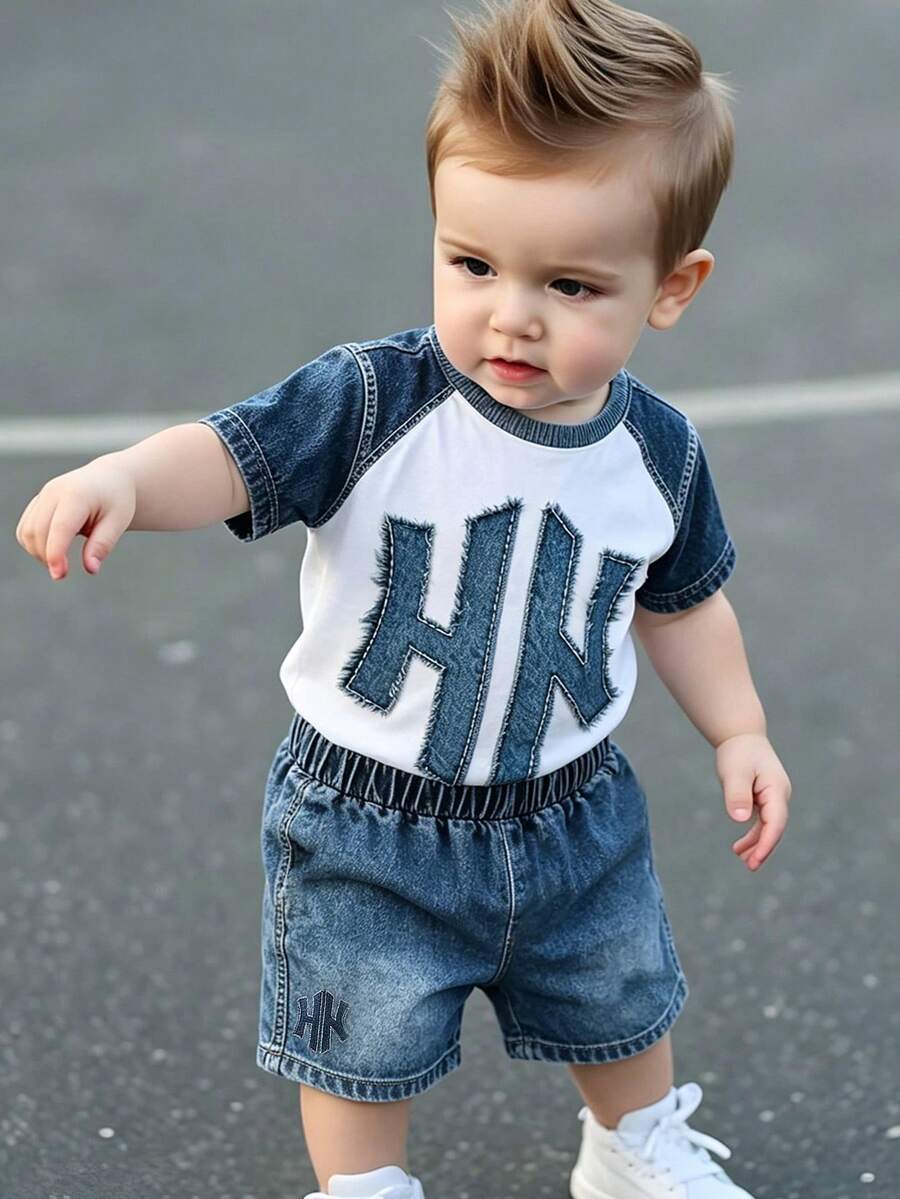 SHEIN 嬰幼兒復古丹寧拼接短袖T恤與短褲2件套,柔軟休閒輕量親膚夏季戶外運動套裝,百搭藍白對比色耐穿兒童短袖短褲套裝 - 彩色 - 查看 1