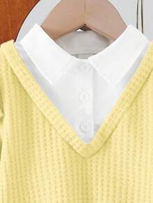 SHEIN Elladie kids 女童復古 2 合 1 T恤與櫻桃刺繡牛仔褲兩件套 - 黃色 - 查看 3