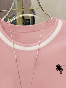 SHEIN 少女休闲复古美式校园经典迷你Logo骑士图案T恤，黑粉条纹，杏色饰边，短袖圆领，适合夏季穿着；美国女孩度假白色修身T恤，适合日常居家穿着；粉色碎花条纹时尚舒适百搭，营造度假氛围；冬季时尚澳洲风，轻松舒适，马匹Logo印花；情人节、度假、少女服装；白色上衣学院风少女衬衫，夏季休闲少女上衣，粉色紧身T恤，可爱粉色衬衫，可爱美学夏季衬衫 - 彩色 - 查看 6