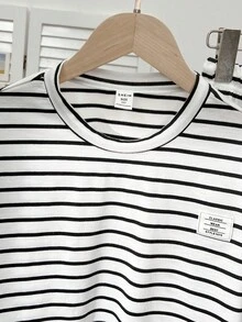 SHEIN 两件套少女条纹套装，宽松圆领短袖T恤搭配条纹针织阔腿裤，适合春、夏、秋季的派对、度假、校园及休闲穿着。 - 黑與白 - 查看 6