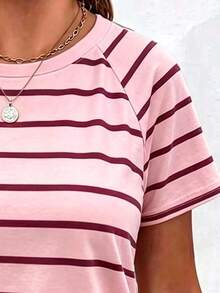 SHEIN LUNE 大尺碼女款條紋短袖上衣與短褲休閒日常套裝 - 彩色 - 查看 3