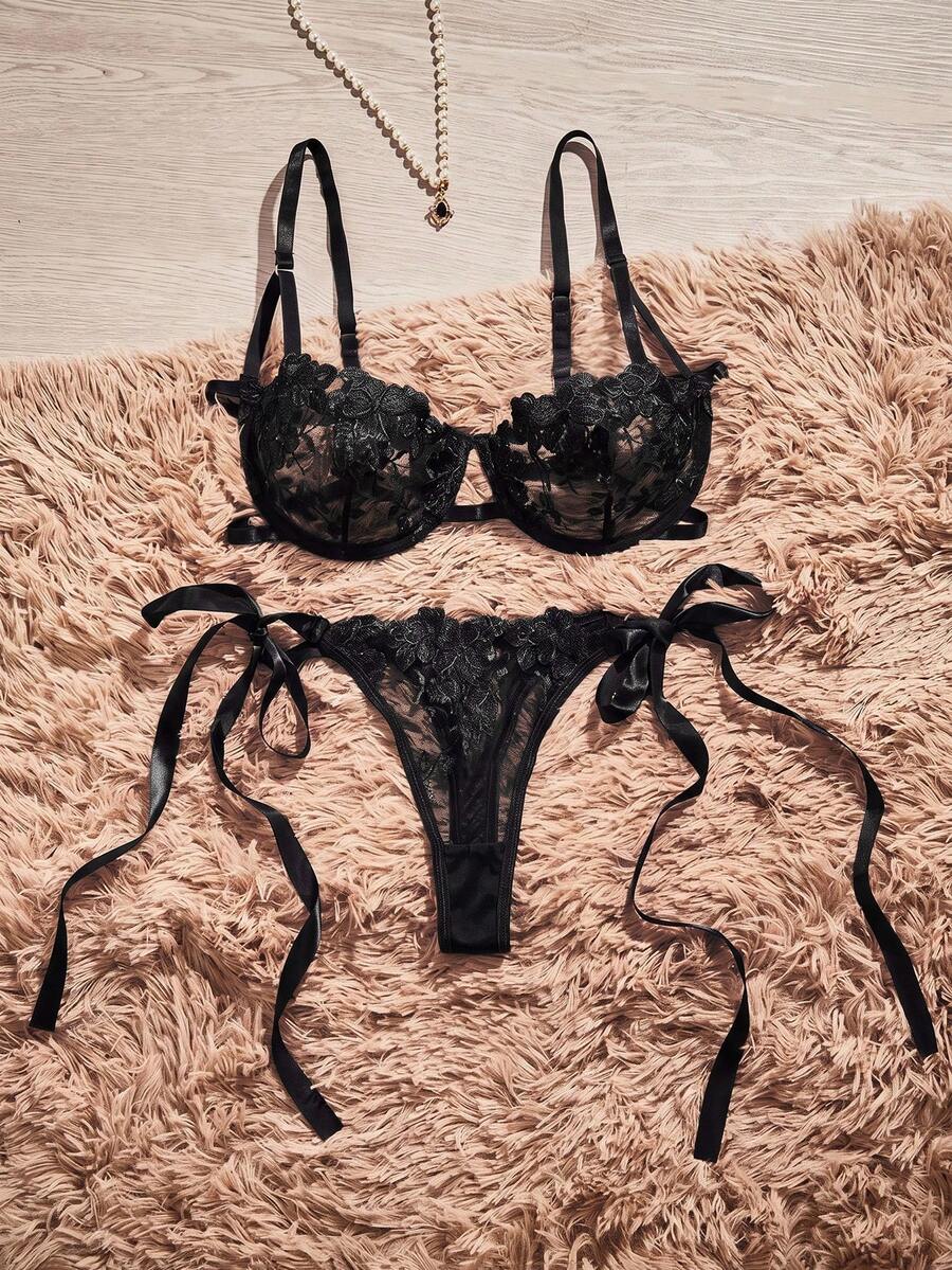 HautHeat 2pcs Women Embroidery Bow Detail Sexy Lingerie Set - Black - View 1