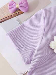SHEIN Vintaside Kids 2件組少女紋理上衣搭配3D花朵裝飾與休閒長褲，適合日常休閒穿著 - 紫色 - 查看 5