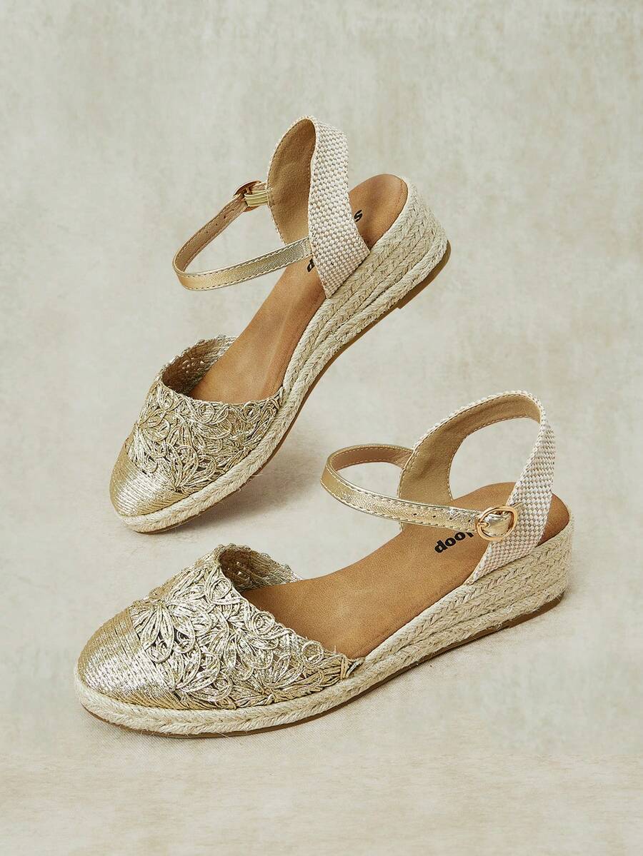 Styleloop Zapatos de cuña y plataforma para mujer, sandalias tejidas con flor hueca y brillo metálico, ropa de vacaciones, artículos esenciales de viaje, estilo bohemio - Dorado - Ver 1