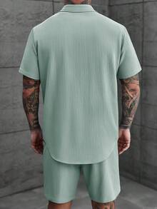 Manfinity RSRT 2件組男士純色紋理短袖襯衫與短褲套裝 - 綠色 - 查看 2