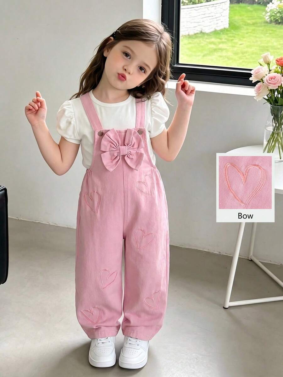 Genkimix Kids 女童牛仔吊帶褲，四季休閒可愛風，粉色牛仔布胸前3D蝴蝶結設計，褲子粉色愛心刺繡，寬鬆直筒版型，舒適精細棉牛仔面料，適合日常穿著、派對與聚會，四季女童牛仔吊帶褲