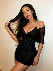 BamGleam 杏色女款露肩掛脖連身裙，辣妹風，網紗抓皺收腰，顯瘦，單排扣，性感貼身迷你洋裝 - 黑色 - 查看 6