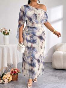 Modelyn Gaun Liburan Elegan Ukuran Plus dengan Leher Asimetris dan Lipit Motif Tie-Dye - Biru - View 1