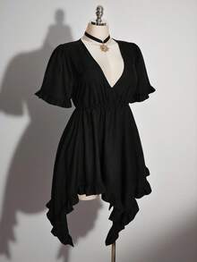 SHEIN ICON 女款大尺碼復古哥德風性感千禧Y2K簡約優雅日常通勤休閒深V領不對稱荷葉邊黑色洋裝萬聖節 - 黑色 - 查看 3