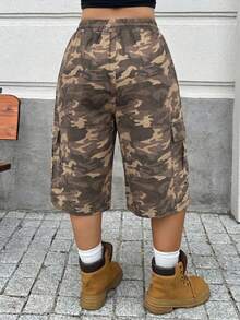 Dazy Plus 迷彩街頭風寬鬆大寬腿大尺碼女款春夏百慕達牛仔短褲 - 軍綠色 - 查看 3
