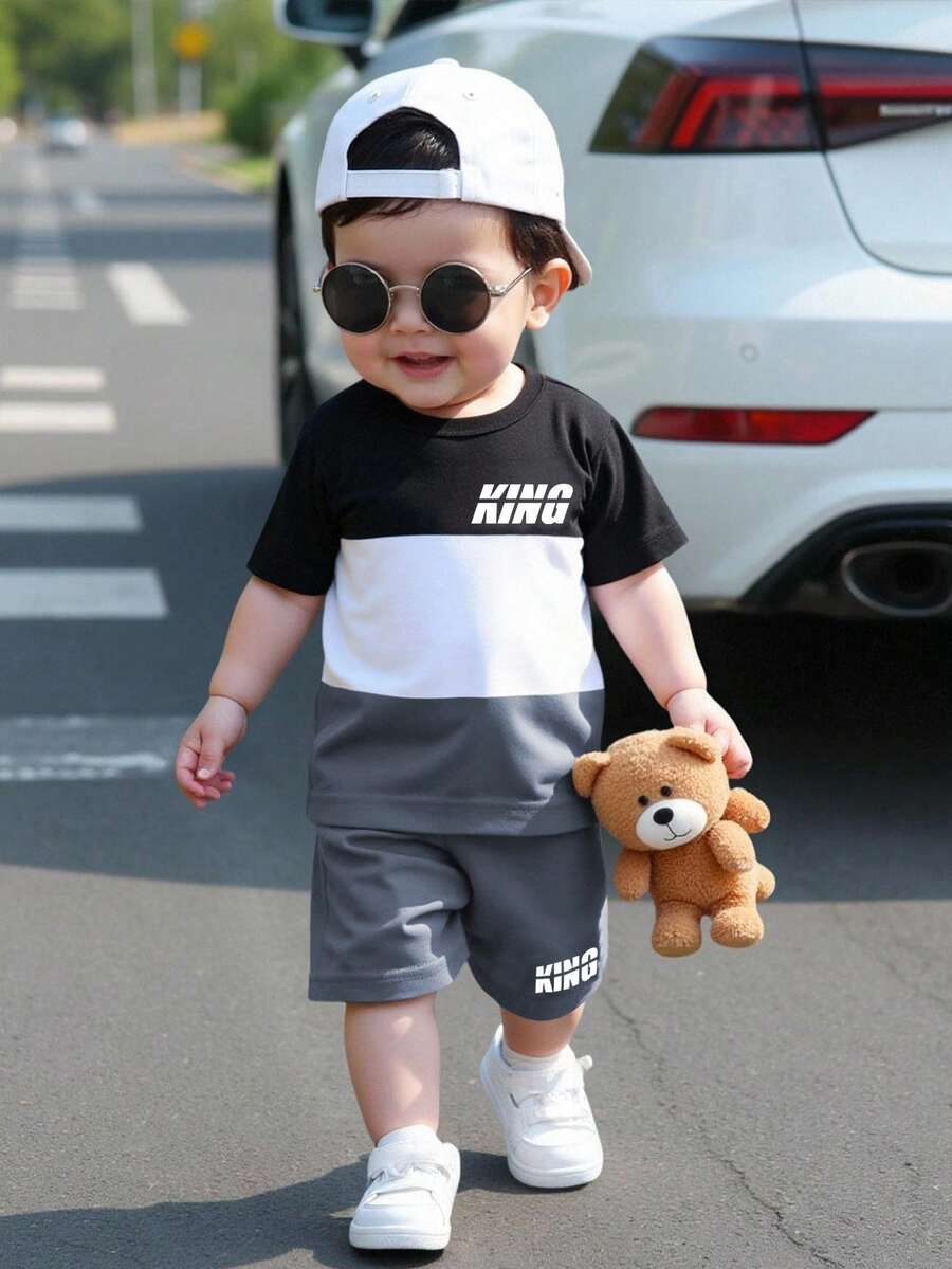 SHEIN Playful Pals 两件套男婴时尚街头风条纹英文字母“KING”印花圆领短袖T恤和灰色短裤套装,适合夏季外出穿着 - 彩色 - 查看 1