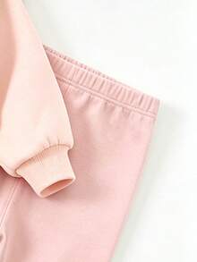 SHEIN 2件組 Youy 女孩時尚圓領運動衫與甜美修身長褲套裝，俏皮可愛蜜蜂與花朵圖案設計，適合假期派對，春秋冬季穿著，輕鬆舒適，小女孩春秋冬季首選，時尚休閒穿搭，春秋冬季街頭風，返校派對休閒穿搭 - 彩色 - 查看 7