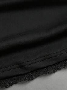 Sweetra 女款素色對比蕾絲休閒修身背心上衣 - 黑色 - 查看 5