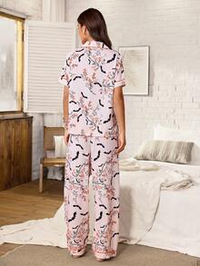 Serenescape 女款萬聖節蝙蝠與莓果印花翻領短袖長褲睡衣套裝 - 杏色 - 查看 3