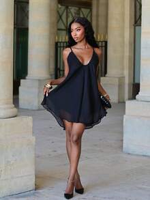 Mima John Damen Sommerkleid mit tiefem V-Ausschnitt, Spaghettiträgern, A-Linie, fließendem Stoff und Rüschensaum, Schwarz, elegant für Partys - Schwarz - Übersicht 3