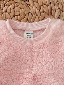 SHEIN 新生兒寶寶愛心毛絨長袖衛衣與長褲套裝 - 粉色 - 查看 5