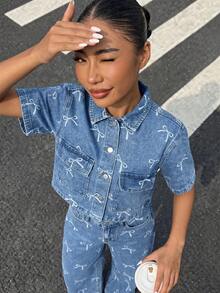 SHEIN 青少年女孩蝴蝶結圖案藍色丹寧寬鬆短版襯衫與長褲兩件套 秋季畢業 Y2K 風格 - 藍色 - 查看 2