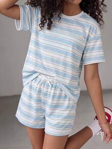 SHEIN Tween女孩夏季新款休閒度假日常穿著藍白紋理條紋寬鬆短袖T恤與短褲套裝 - 藍色 - 查看 3