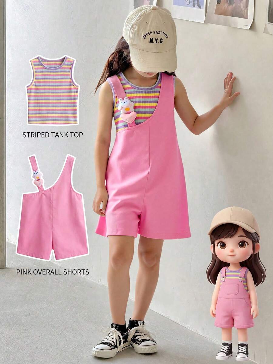 SHEIN Genkimix Kids 女童夏季新款休闲上衣和背带短裤套装，条纹上衣搭配粉色吊带裤，饰有可爱的熊心图案，百搭甜美，适合女孩穿着。可爱套装，女童夏季服装，适合年轻女孩夏季度假穿着。