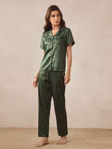 Hourtrue Short Sleeve & Long Pants Jacquard Leopard Print Premium Loungewear Set - Green - View 3