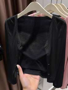 SHEIN كارديجان قصير للبنات باللون الأسود من الصوف المحبوك بياقة دائرية وأزرار أمامية، ملابس خريفية، بقصة ضيقة مريحة ومتعددة الاستخدامات - الأسود - مشاهدة 4