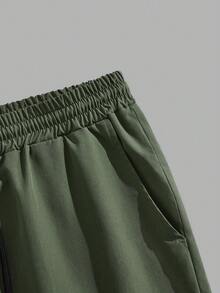 Manfinity Joysei 男士杏色字母棕櫚樹印花背心與軍綠色編織短褲套裝 - 軍綠色 - 查看 4