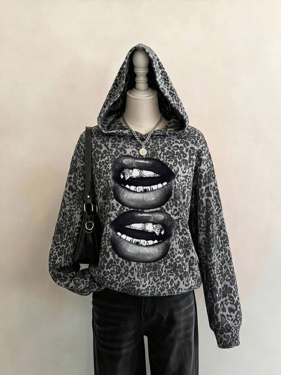 SHEIN EZwear 秋季新款老錢風復古豹紋唇形圖案仿水洗針織水印印花豹紋寬鬆毛茸茸女款衛衣,秋季上衣,適合日常通勤、聚會、秋冬/夏季、聖誕節、新年、感恩節、派對、婚禮、海灘、畢業典禮、優雅、出遊、約會、通勤、情人節、優雅、度假 - 彩色 - 查看 1