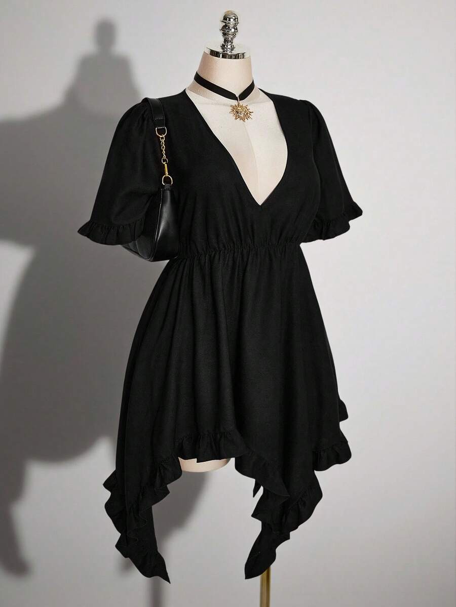 SHEIN ICON 女款大尺碼復古哥德風性感千禧Y2K簡約優雅日常通勤休閒深V領不對稱荷葉邊黑色洋裝萬聖節 - 黑色 - 查看 1