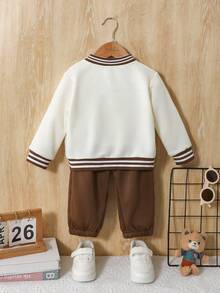 SHEIN Playful Pals 2件組男嬰休閒日常百搭運動簡約字母印花夾克外套與長褲套裝，適合外出穿著 - 卡其色 - 查看 2