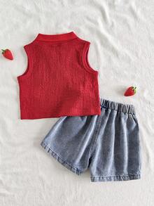 SHEIN Vintaside Kids 女嬰夏季清新甜美復古田園風百搭紅色領口無袖針織紋理短版背心與牛仔短褲兩件套，3D鉤編草莓刺繡貼飾，適合生日派對、外出、休閒運動、1歲生日、派對 - 紅色 - 查看 2