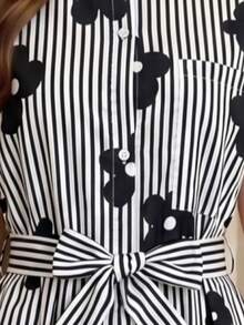 SHEIN 一件式少女夏季休闲时尚经典舒适短袖连衣裙，粉色条纹立领短袖中长宽松衬衫裙，开衩下摆配腰带，适合日常穿着、购物、度假等场合。 - 黑色 - 查看 3