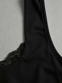 Sweetra 女款素色對比蕾絲休閒修身背心上衣 - 黑色 - 查看 6