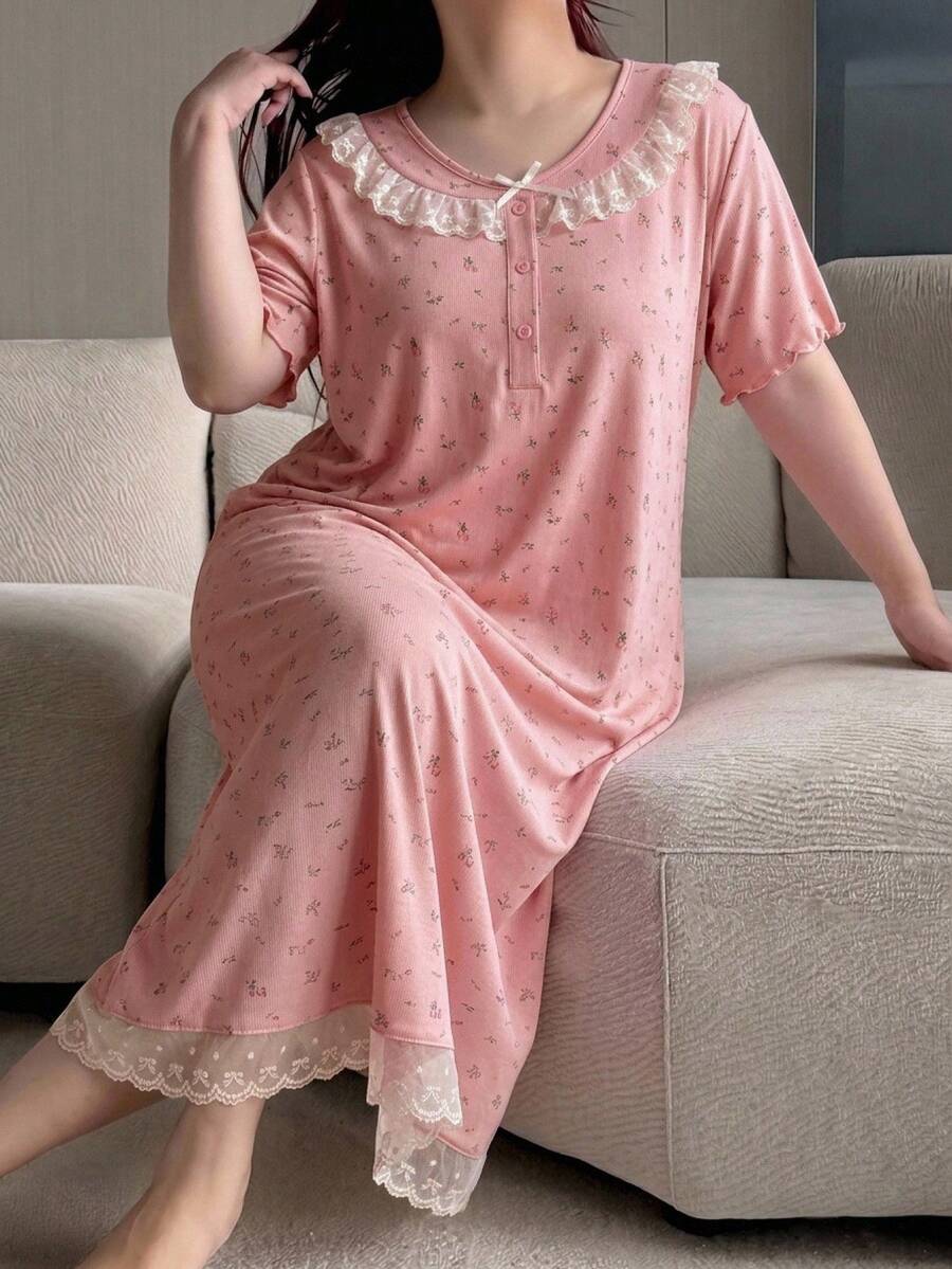 Dazy Plus 對比蕾絲短袖春夏小碎花寬鬆可愛長款大碼女款家居睡袍 - 粉色 - 查看 1