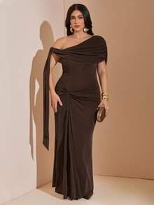 SHEIN BAE CURVE 大尺碼女款不對稱肩帶蝴蝶結修身扭結長洋裝 - 棕色 - 查看 4