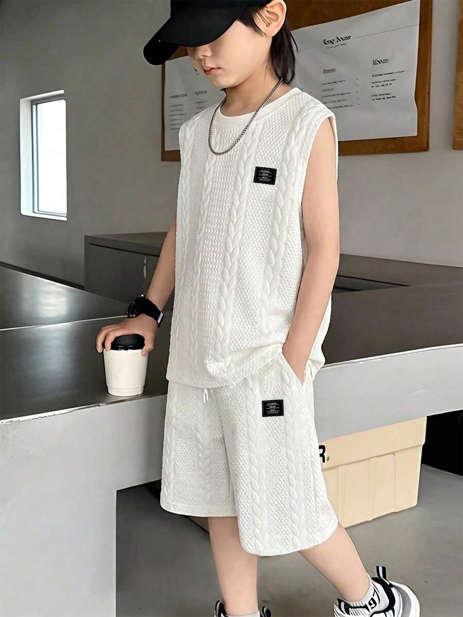 SHEIN Genkimix Kids 男童休闲运动日常穿着套装,包括圆领宽松字母印花短袖T恤和松紧腰宽松字母印花短裤,夏季男童篮球服 - 白色 - 查看 1