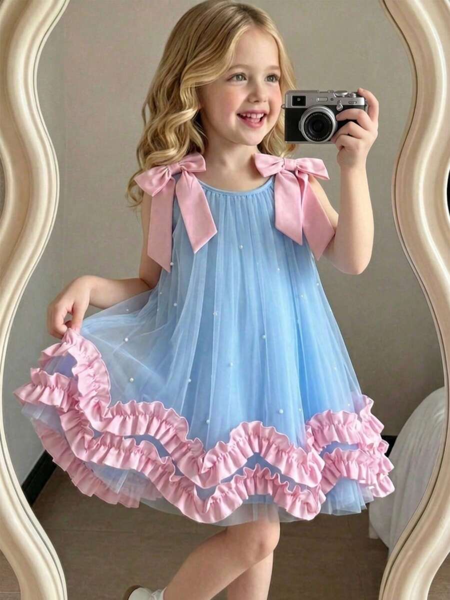 Elegante vestido de niña de malla con decoración de perlas y volantes