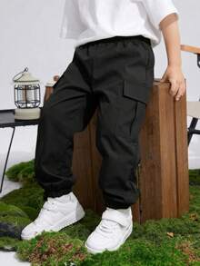 SHEIN Little Byeori 小男孩大口袋3D寬鬆工裝褲，適合通勤、上學、日常休閒、度假、旅行、運動，春夏秋冬四季皆宜 - 黑色 - 查看 2