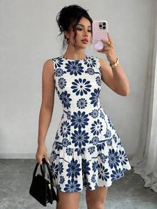 SHEIN Elenzya 波西米亚风优雅碎花无袖系带迷你连衣裙，适合毕业季、节日和夏季穿着，春夏款 - 藍白色 - 查看 1
