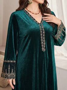 Al Najma Vestido Elegante e Modesto de Manga Longa em Veludo com Decote em V, Ajuste Solto, Decoração com Fita, Formal para Convidado de Batizado, Verde Oliva - Verde Escuro - Visão 1