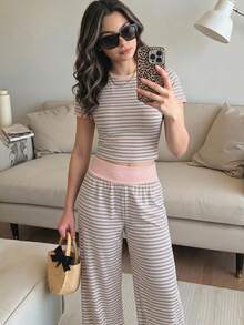 SHEIN 青少年女孩針織彩色粉灰條紋圓領短袖修身T恤與配套長褲休閒套裝，百搭百搭 - 粉色 - 查看 2
