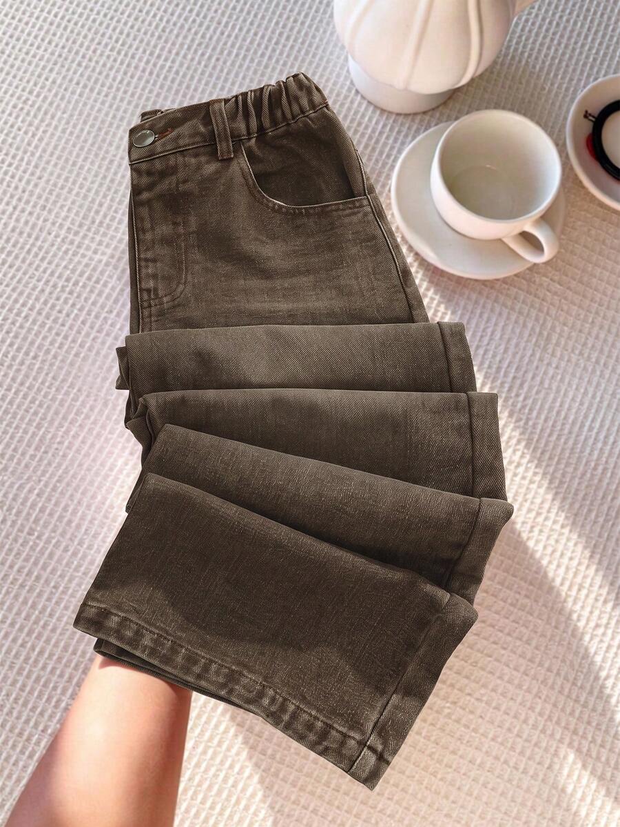 女童牛仔長褲,秋冬新品,深咖啡色與多彩牛仔,直筒寬腿鬆弛版型,輕量柔軟牛仔面料舒適穿著,時尚女孩必備,簡約休閒風格適合四季,完美適用於日常穿著、拍照、購物、外出、聚會等,2026新款女童牛仔長褲 - 咖啡棕 - 查看 1