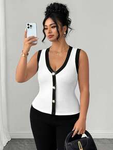 GlowEve CURVE Elegantes, lässiges Damen-Tanktop in großen Größen mit elastischem Rippdekor, Sommer-Urlaubskleidung, Metall-Schnalle V-Ausschnitt, tailliertes Top für Dates, Büro und Brunch - Schwarz und Weiss - Übersicht 7