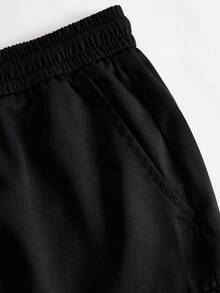 Manfinity CasualCool 男士黑色短褲，抽繩設計，舒適實用方便，小配件，Ins風，丈夫禮物，外出休閒約會，婚禮，攝影，Y2K，百搭，度假海灘，街頭滑板，四季必備單品 - 黑色 - 查看 4