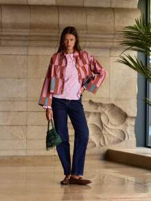 Nöista Blusa de rayas finas rosas con cuello de volantes y costuras de contraste. Estilo de otoño, vuelta al colegio y oficina. - Rosa - Ver 4