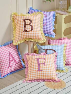 SHEIN 1 Piece Of 26 Letters A-Z Ruffle Edge Plaid Pillow Cover 45 * 45cm Cute Polka Dot Embroidery Letter Decoration, Sofa Cushion Cover, Ambient Home Decoration Gift