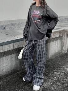 FRIFUL 女款標語印花圓領長袖荷葉邊修飾寬鬆版型圖案T恤 - 灰色 - 查看 3