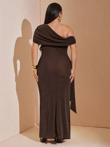 SHEIN BAE CURVE 大尺碼女款不對稱肩帶蝴蝶結修身扭結長洋裝 - 棕色 - 查看 7