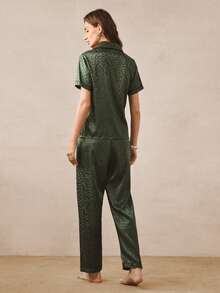 Hourtrue Short Sleeve & Long Pants Jacquard Leopard Print Premium Loungewear Set - Green - View 2
